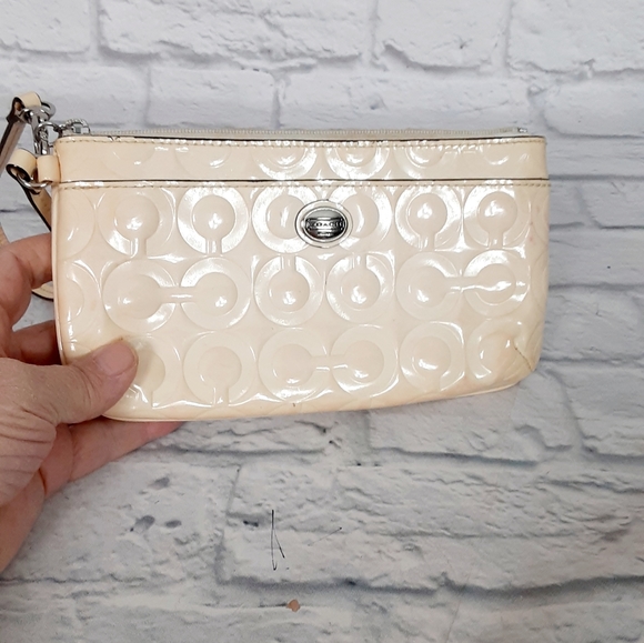 Coach cream patent leather wristlet, wallet - Picture 11 of 14